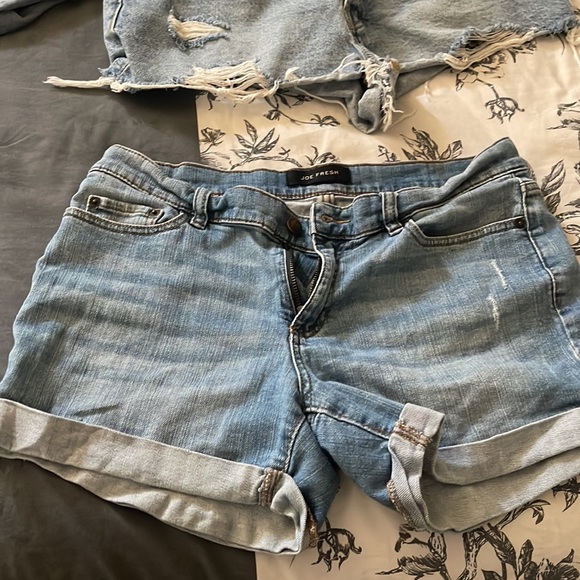 Lot of 4 pairs of denim shorts. - Picture 3 of 9